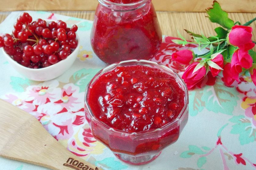 1. Этап. Калина на зиму: Храните калину с сахаром в холодильнике.