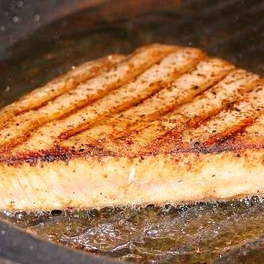 1. Этап. Стейк из красной рыбы: Обжариваем с другой стороны еще 1-2 минут. Стейк главное не пересушить - иначе получится резиновым.