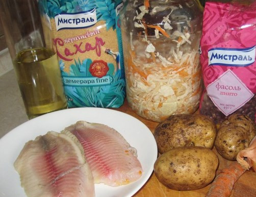 1. Этап. Щи донские с рыбой: Подготовьте все ингредиенты. Фасоль следует замочить на ночь или хотя бы на пару часов. Я ее также немножко провариваю перед готовкой.