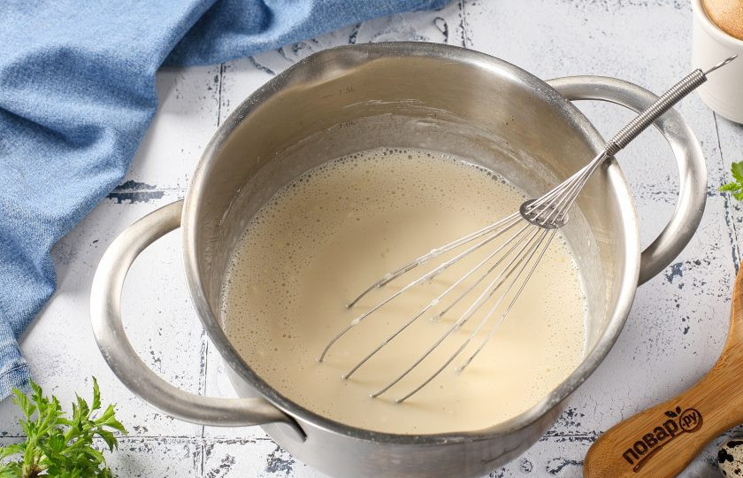 1. Этап. Блины из перепелиных яиц: Перемешайте всё до однородного состояния.