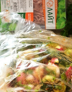 1. Этап. Салат На пикник: Несколько раз перемешать.