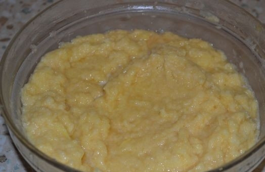 1. Этап. Картофляники из сырой картошки: 5. Перемешайте картофельную массу с луком.