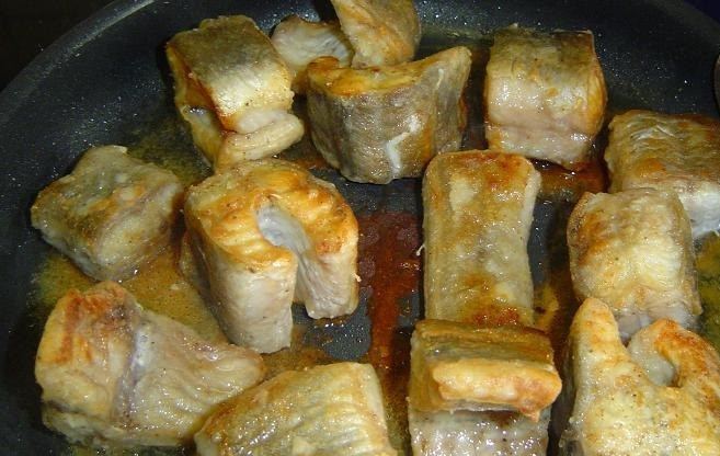 1. Этап. Угорь с хреном: И обжариваем до полуготовности.