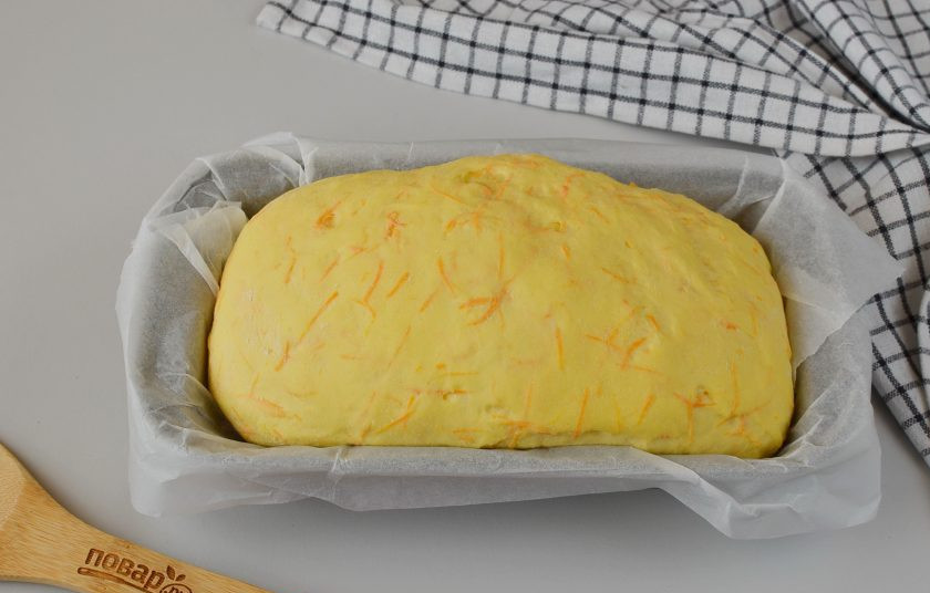 1. Этап. Хлеб с тыквой: Когда тесто снова увеличится в размерах, прогрейте духовку до 190 градусов, поставьте хлеб на среднюю полку и выпекайте 40-45 минут.