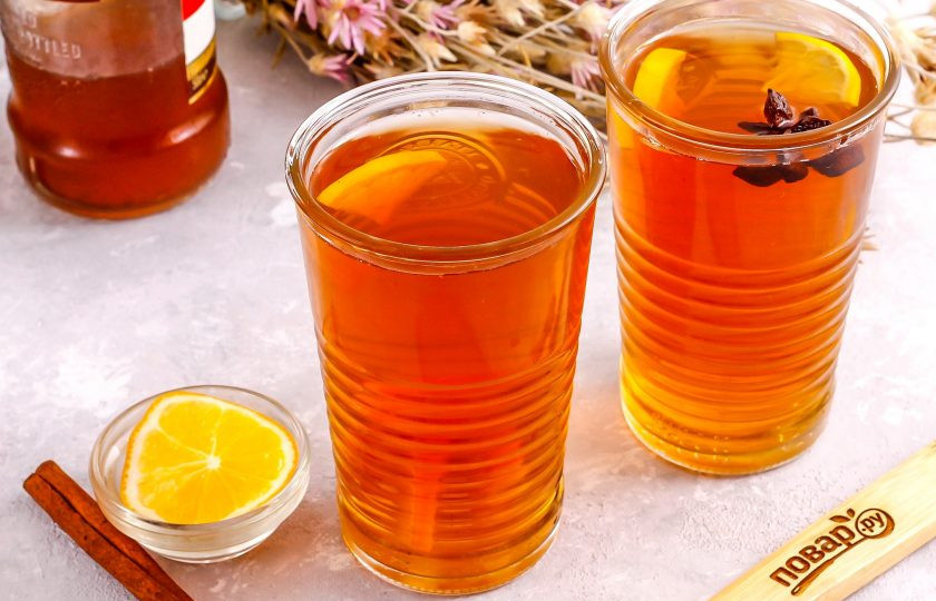 1. Этап. Английский грог: Сразу же разлейте горячий английский грог в стаканы или чашки и подайте к столу своим родным или друзьям, так как напиток дегустируется только горячим.