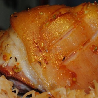 Свиная рулька по-немецки