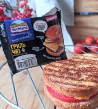 1. Этап. Сэндвич Брайбриджи: Подаём сэндвич, разрезав по диагонали пополам, сразу, горячим. Приятного аппетита!