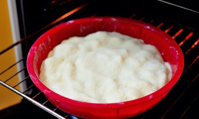 1. Этап. Закрытый фруктовый пирог: 6. Отправьте запекаться закрытый фруктовый пирог минут на 35 в разогретую до 180 градусов духовку.