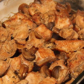 Грудка индейки с грибами в духовке