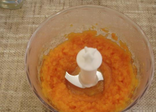 1. Этап. Кисель из тыквы: 3. Готовые кусочки тыквы укладываем в блендер, делаем пюре (лучше перемолоть как можно мельче).