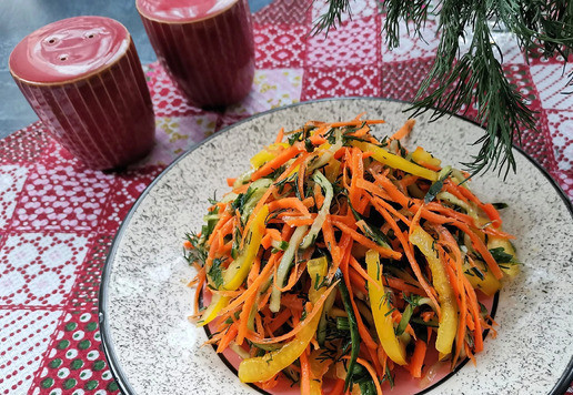 1. Этап. Салат Пылкое сердце: Через 5-10 минут можно подавать к столу.