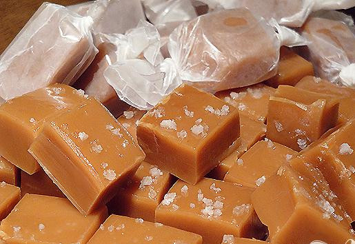 1. Этап. Морская карамель: 5. Завернуть каждый кусочек карамели в целлофановую обертку или положить на хранение в герметический контейнер в холодильник (срок хранения - неделя).