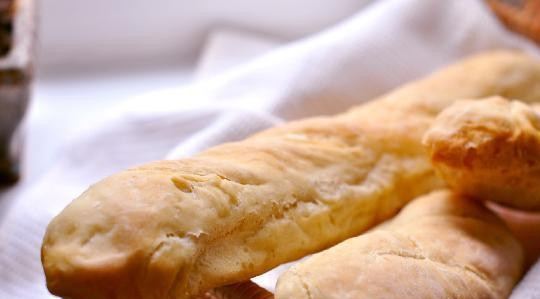 1. Этап. Багет: Выпекайте багет при 220 градусах 30-45 минут, смотрите по готовности.