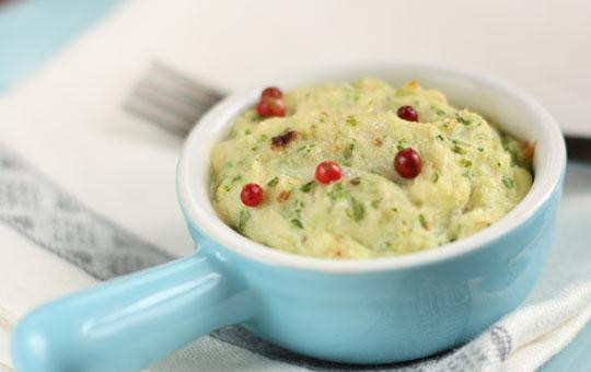 1. Этап. Суфле из трески: Выпекаем 15-20 минут при 200 градусах. Готово! Подавать горячим прямо в том же горшочке, в котором и запекалось.