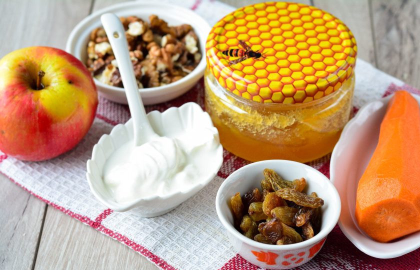 1. Этап. Салат с орешками: Подготовьте ингредиенты.