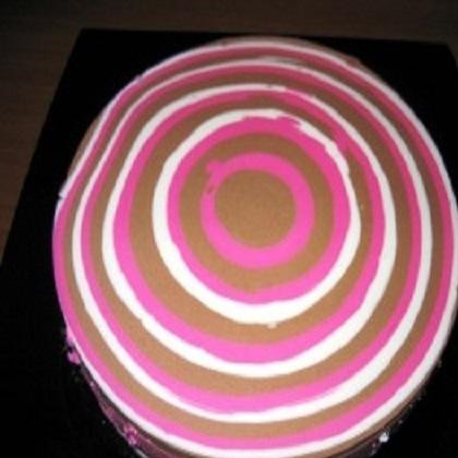 1. Этап. Полосатый творожный десерт: 3. Готовый десерт ставим в холодильник, чтобы застыл. Можно часа на 4, но лучше всего на всю ночь. Застывший десерт можно достать из холодильника, нарезать на порционные куски, украсить ягодой и подавать на стол. Приятнейшего вам аппетита!