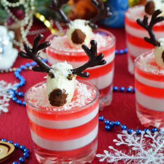 Новогодний десерт Олени в снегу