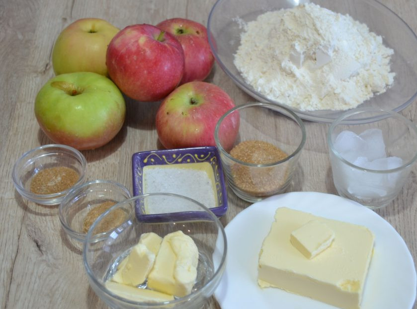 1. Этап. Бретонский яблочный пирог: Подготовьте ингредиенты.
