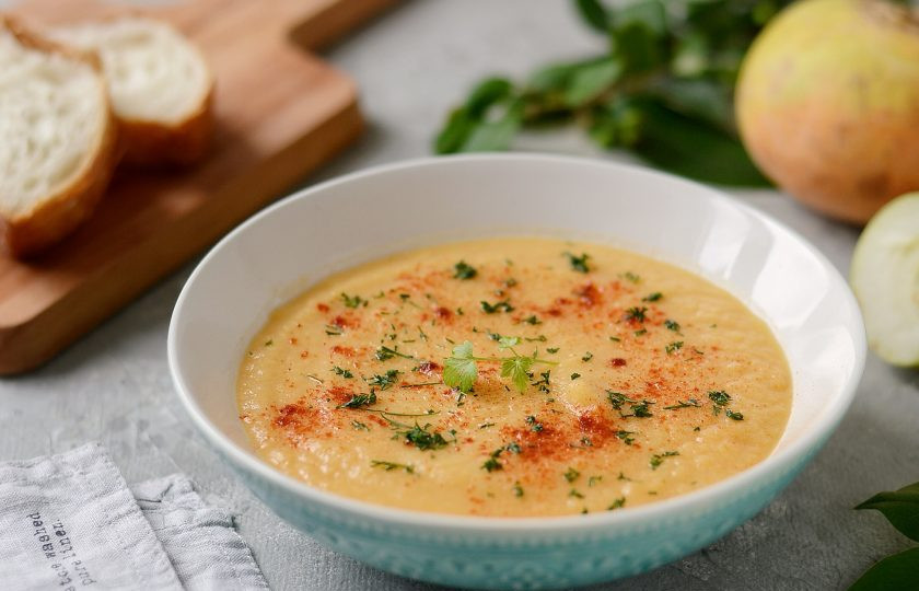 1. Этап. Суп-пюре из репы: Перед подачей посыпьте суп паприкой и мелко измельченной зеленью. Суп-пюре из репы готов, приятного аппетита!