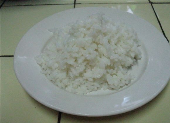 1. Этап. Пирожки из слоеного теста без дрожжей: 3. Рис нужно немного остудить.