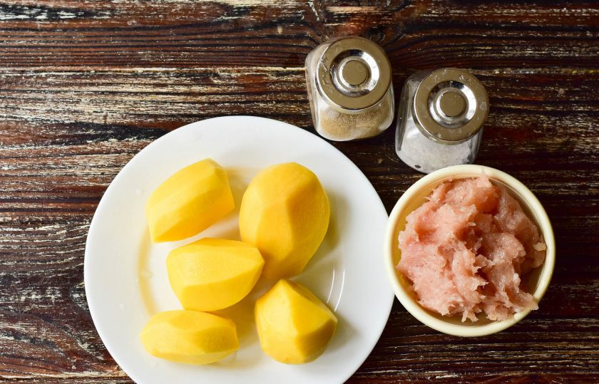 1. Этап. Мясо запеченное в пюре: Подготовьте ингредиенты.