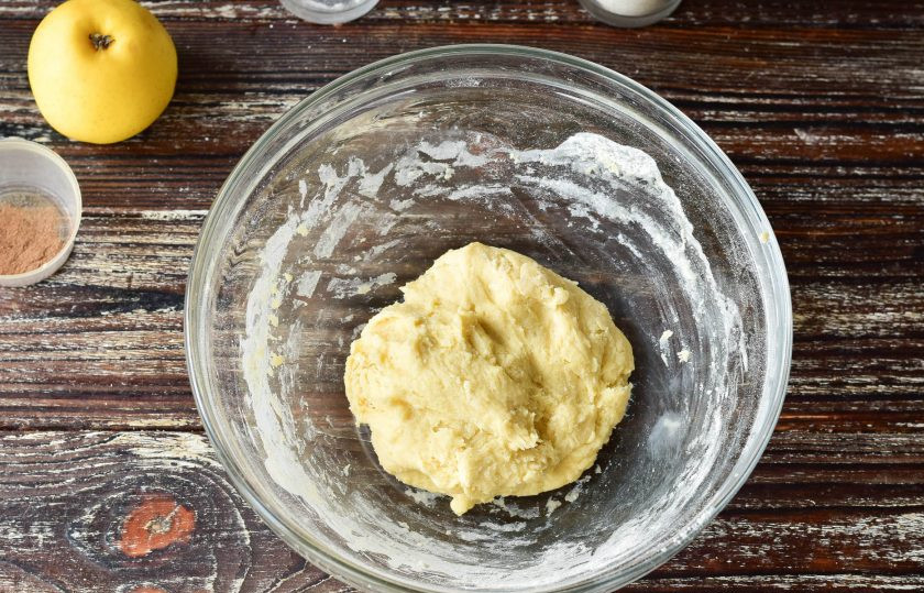 1. Этап. Печенье Творожные платочки: Замесите тесто.