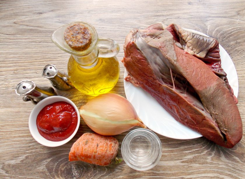 1. Этап. Говяжье сердце в мультиварке: Подготовьте все необходимые ингредиенты.