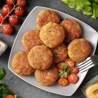 Котлеты из рыбного фарша с салом и манкой