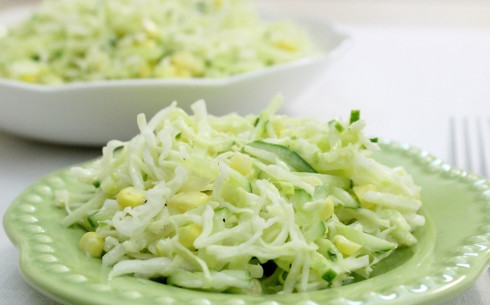 1. Этап. Капустный салат диетический: 6. Вот и все, салатик можно подавать к столу. Очень просто и очень вкусно.