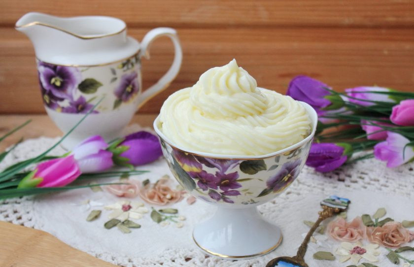 1. Этап. Кустард: Охладите кустард и подавайте на десерт, готовьте торты и пирожные.