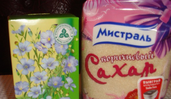 1. Этап. Безе без яиц на воде: Постепенно вводим сахар, продолжая взбивать.