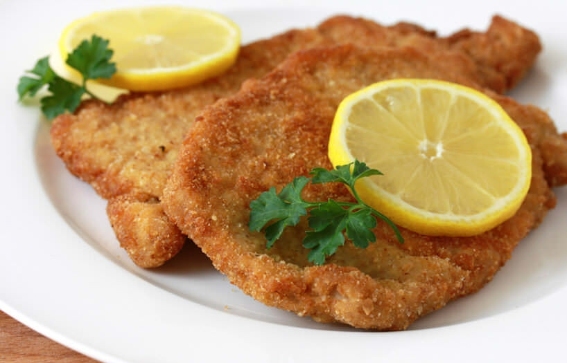 1. Этап. Шницель свиной: Обжарьте мясо с обеих сторон до золотистого цвета. Всё готово! Приятного аппетита!