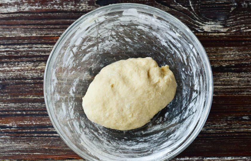 1. Этап. Венский хлеб: Замесите тесто.