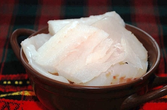 1. Этап. Классический рецепт рыбных котлет: 1. Филе вымойте, обсушите и пропустите через мясорубку.