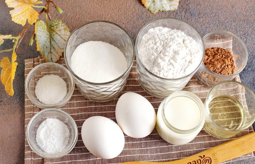 1. Этап. Торт Зебра в микроволновке: Подготовьте все ингредиенты.