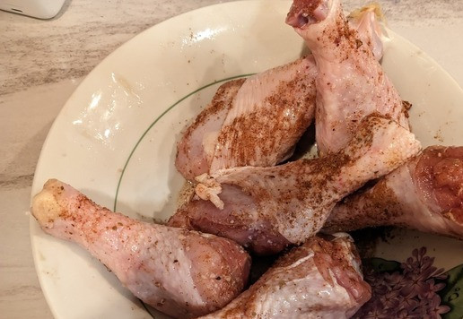 1. Этап. Курочка как в KFC: Добавьте соль, специи
