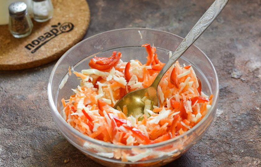 1. Этап. Салат из маринованной капусты с морковью: Перемешайте и подавайте салат к столу.