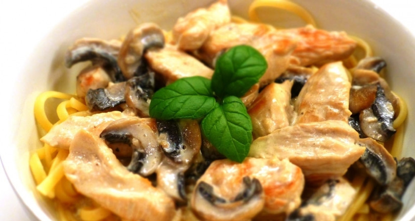 1. Этап. Грибная поджарка: Грибная поджарка хорошо сочетается и со спагетти, и с мясом, и с другими блюдами. Приятного аппетита!