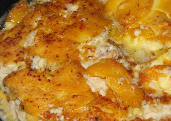 1. Этап. Курица в кляре на сковороде: Жарим под крышкой и на медленном огне, по 5 минут с каждой стороны.