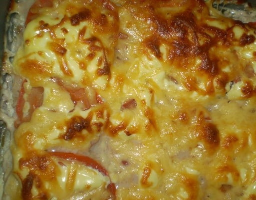 1. Этап. Картофельная запеканка с майонезом: 9. Готовое блюдо достаньте из духовки. Слегка остудите и подавайте к столу. Теперь, когда вы знаете, как приготовить картофельную запеканку с майонезом, порадуйте своих близких сытным ужином. Запеканка прекрасно гармонирует со свежими овощами и салатом. Приятного аппетита!