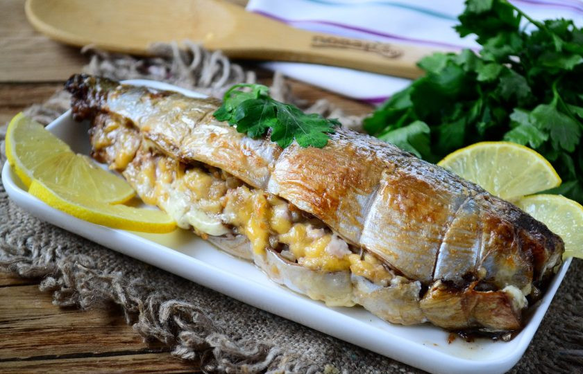 1. Этап. Запеченная скумбрия с орехово-сырной начинкой: Запеченная скумбрия с орехово-сырной начинкой готова! Подавайте её горячей и кушайте с удовольствием!