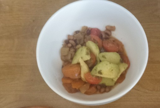 1. Этап. Чили но карне: Чили но карне разложить по тарелкам. Подавать с сальсой из авокадо. Приятного аппетита.