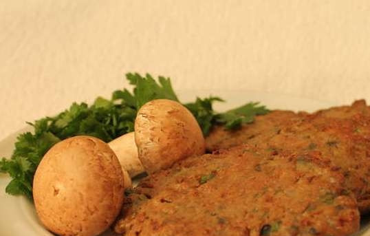 1. Этап. Печеночные котлеты с грибами: После этого выпекайте котлеты на растительном масле до румяной корочки. Приятного аппетита!