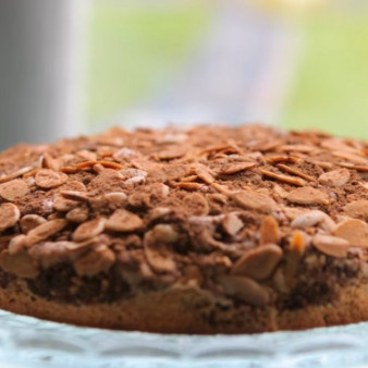 Бисквит с кофе и миндалем