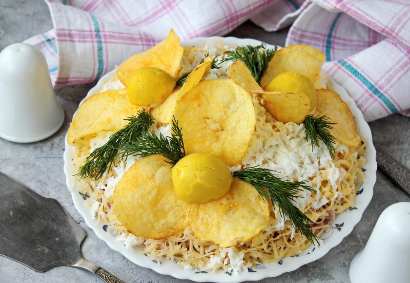 1. Этап. Салат Орхидея с чипсами и ветчиной: Приятного аппетита!