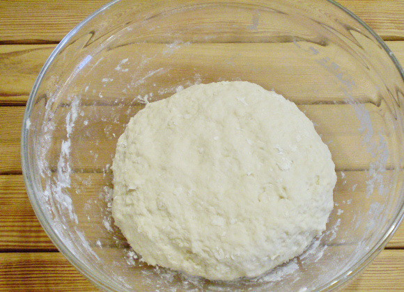 1. Этап. Печенье из дрожжевого теста: 7. Накрываем салфеткой и отставляем в тепле на 2 часа.