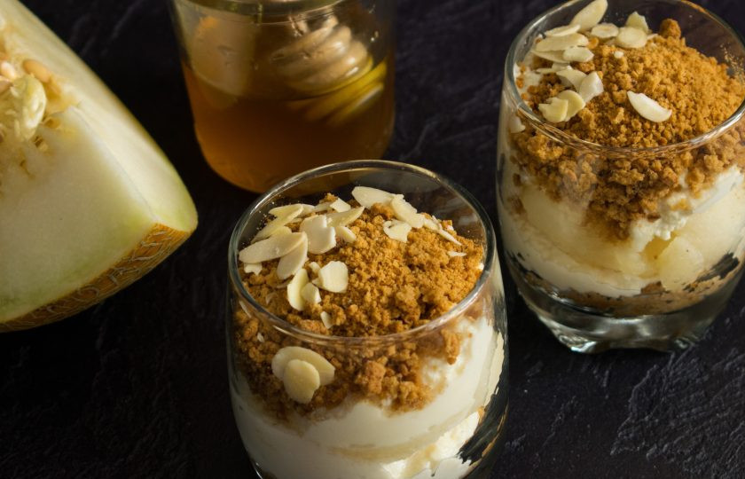 1. Этап. Десерт из дыни и рикотты: Можно охладить или сразу есть. Приятного аппетита!