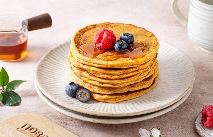 1. Этап. Панкейки из батата: Готовые панкейки можно подавать с ягодами и полить кленовым сиропом. Панкейки из батата готовы, приятного вам аппетита!