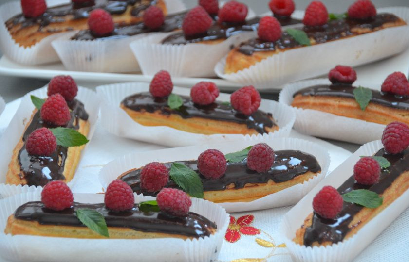 1. Этап. Эклеры со сметанным кремом: Пока шоколад 