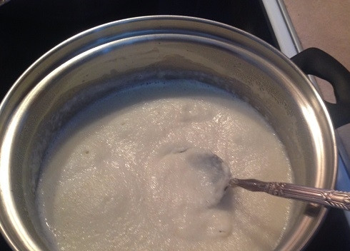 1. Этап. Манная каша с медом: Варим кашу минуты 2-3.